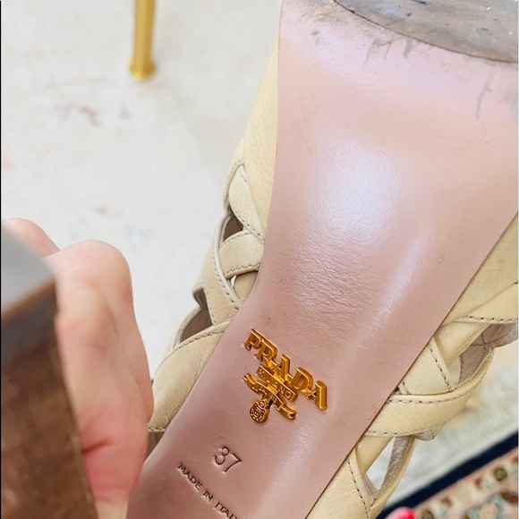 Prada 37 woman’s shoes. - Picture 3 of 6